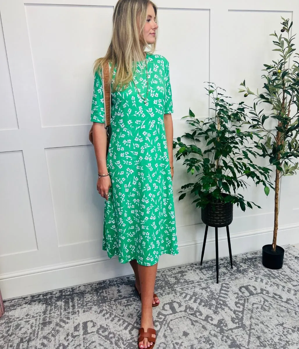 Green & White Printed Stretch Fit & Flare Midi Dress