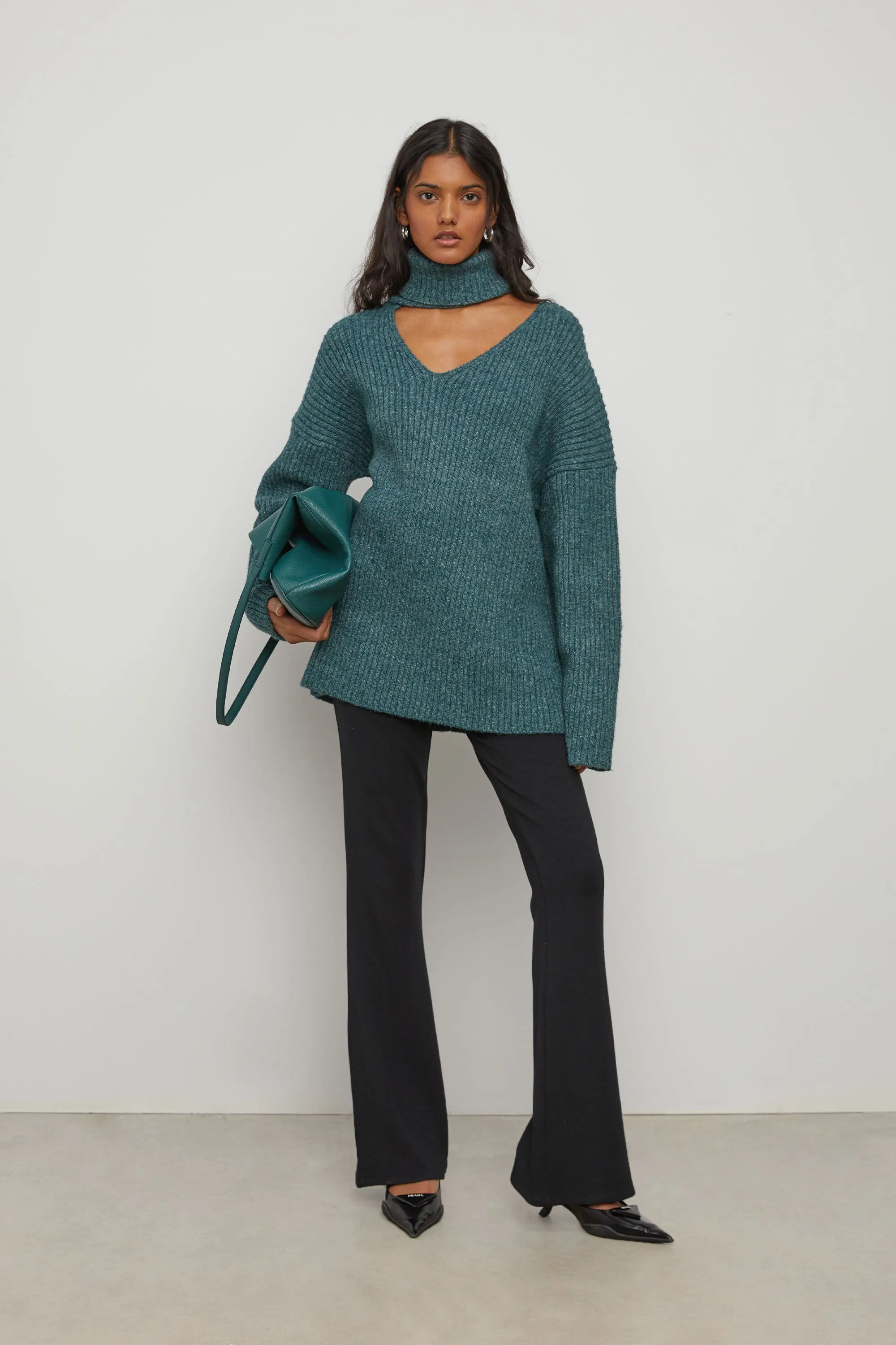 OVERSIZED TURTLENECK SWEATER